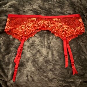 NWOT Torrid Red And Gold Lace Garter Belt